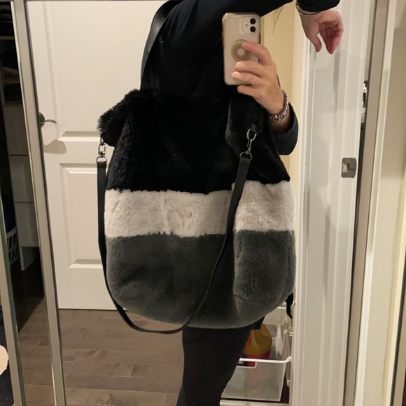 Rae of Light faux fur tote - Picture 2 of 4